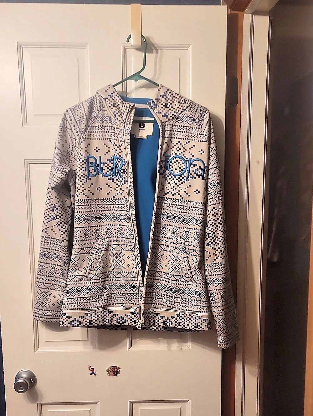 Burton Women's Patterned Ski Jacket in Blue & White Like New